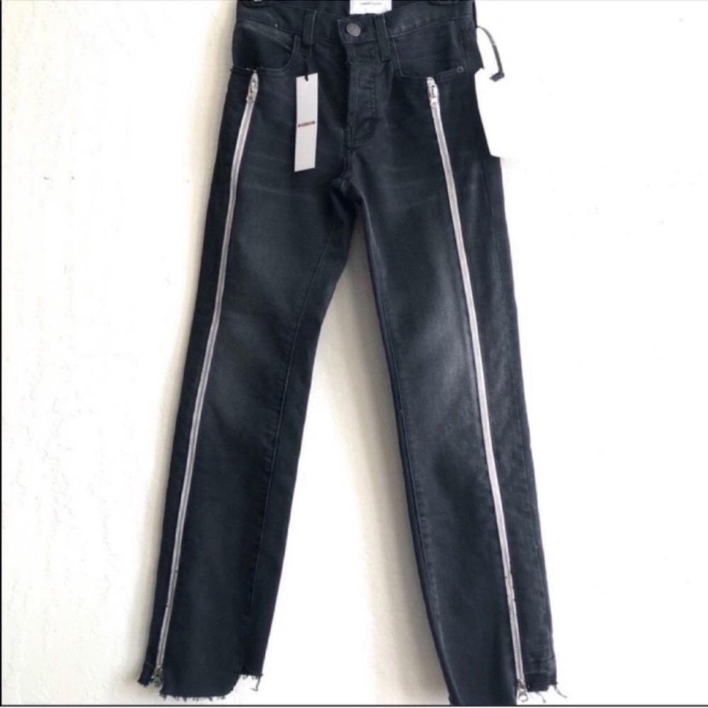 Current/Elliott The Dallon Zipped Straight Leg Jeans
Size 23